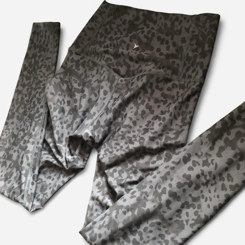 Old Navy Active gray and Black Leopard Print smooth workout Leggings women’s S
